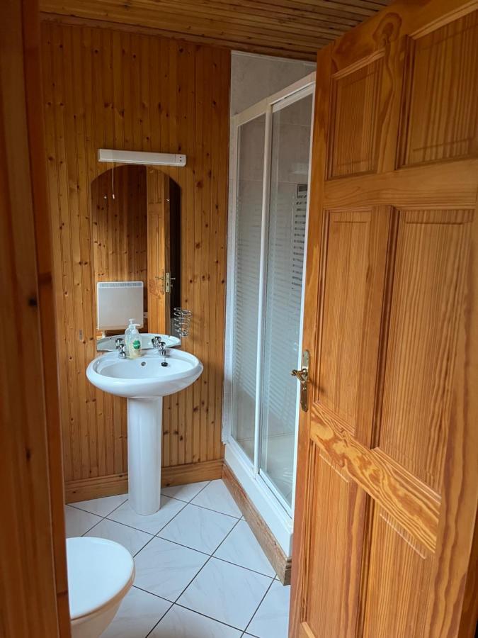 Cosy Lakeside Chalet With Option To Add Private Hot Tub Duneena Ngoại thất bức ảnh