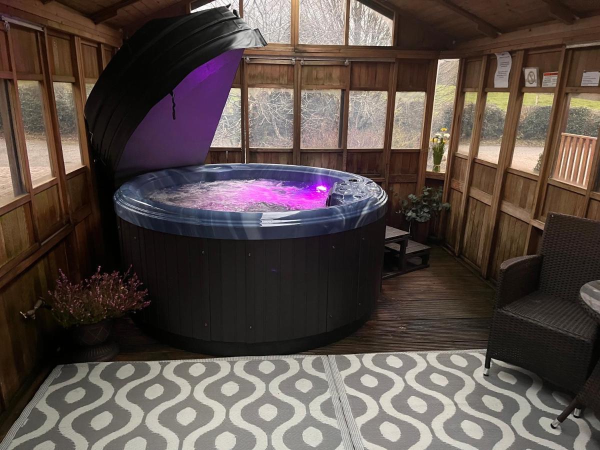 Cosy Lakeside Chalet With Option To Add Private Hot Tub Duneena Ngoại thất bức ảnh